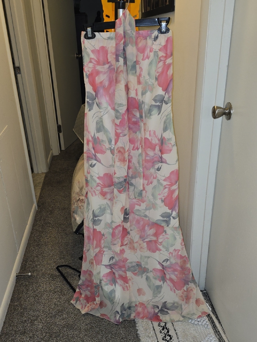 $5 - MUST BUNDLE - NWOT Pink Floral Strapless Maxi Dress With Scarf